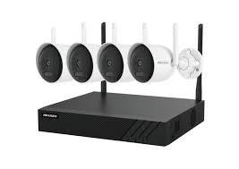 Hikvision DS-J142I(STD)/NK844WBH-1T 4MP H.265 Bullet Wi-Fi 4 camera's hangend boven opnameproduct